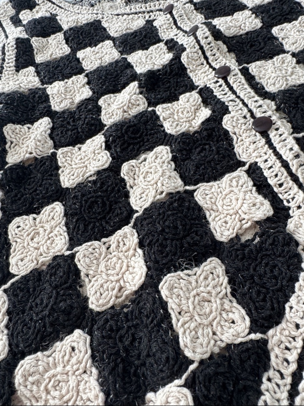 Crochet Checkered Button Up Vest - Picture 3 of 4